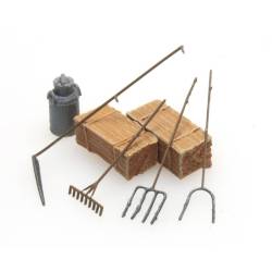 Artitec 387.281 - Outils du fermier : faux, râteau, fourches