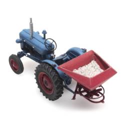 387.347 - Tracteur Ford avec semoir