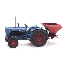 387.347 - Tracteur Ford avec semoir