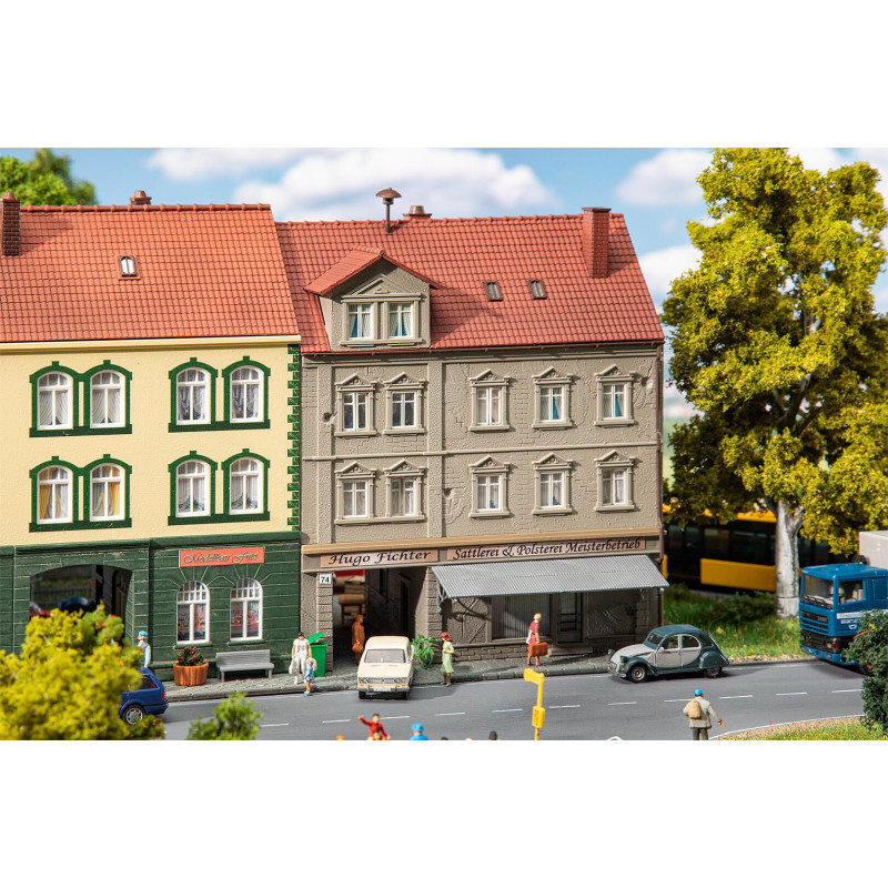 Faller 191786 - Town house with saddlery