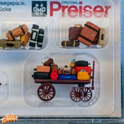 Preiser 17705 - 2 carts. Luggage. 15 loose pieces of luggage.