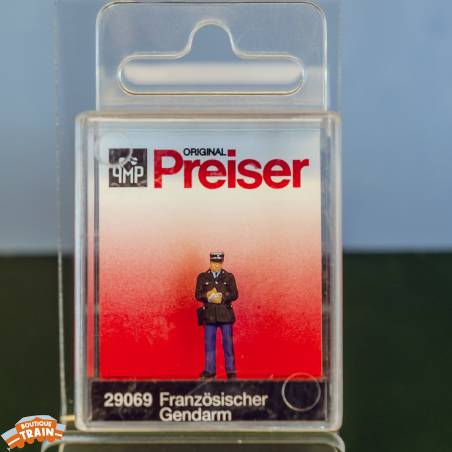 Preiser 29069 - Gendarme Français qui met une contravention
