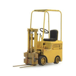 Chariot élévateur jaune