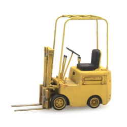 Chariot élévateur jaune