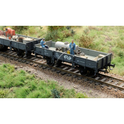 Artitec 28.127 - Cargo: weed sprayer + 2 figures