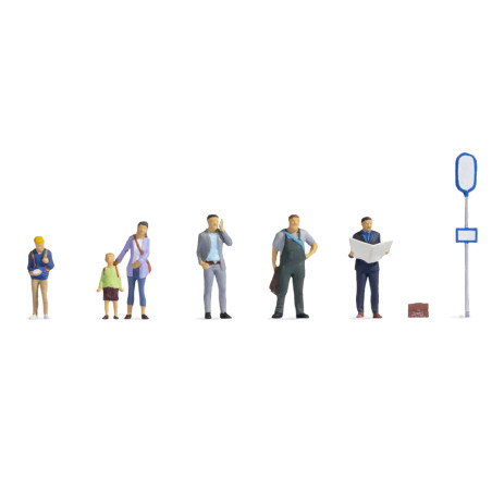 Noch 15246 - À l'arrêt de bus