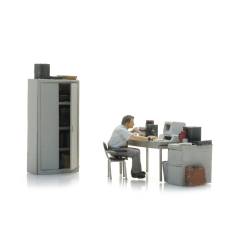 Artitec 387.682 - Office interior with figur