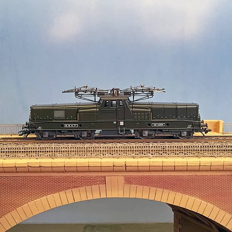 Trix 22728 - Locomotive BB 12000 ep III SNCF ( livrée verte12068) Used - new
