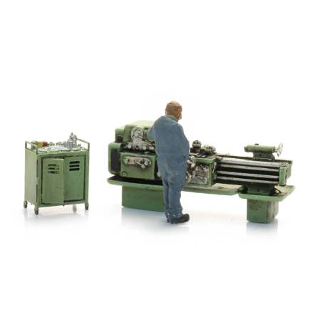Artitec 387.660 - Metalworking lathe with figure