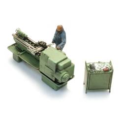 Artitec 387.660 - Metalworking lathe with figure