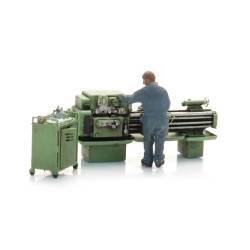 Artitec 387.660 - Metalworking lathe with figure